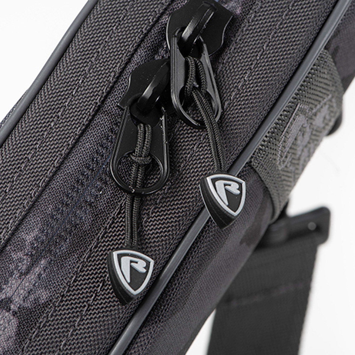 Fox Rage Voyager Camo Hard Rod Sleeve Single 1,45 Meter