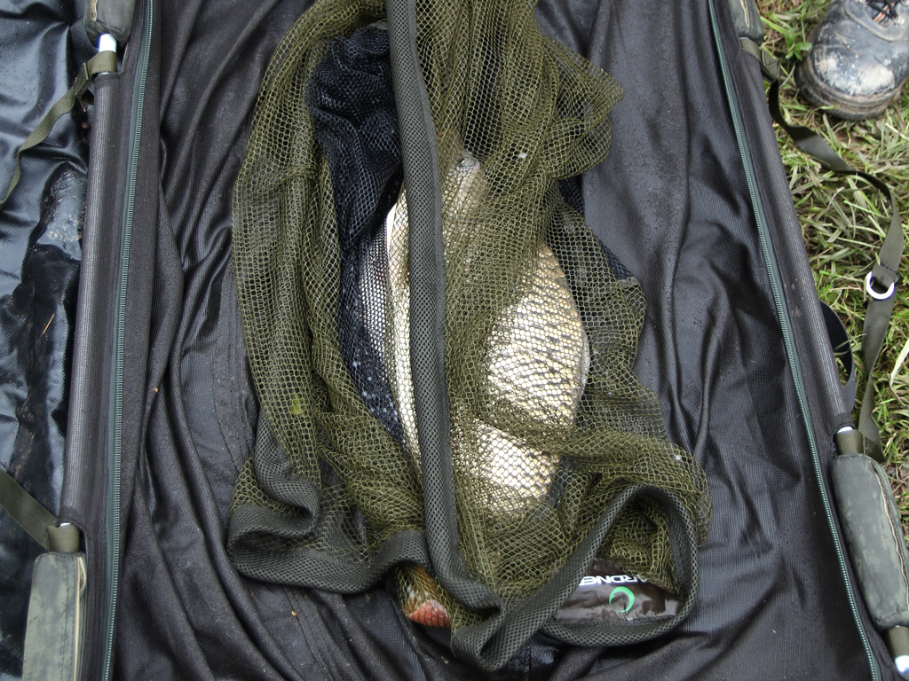 Materialen voor het behandelen van een karper