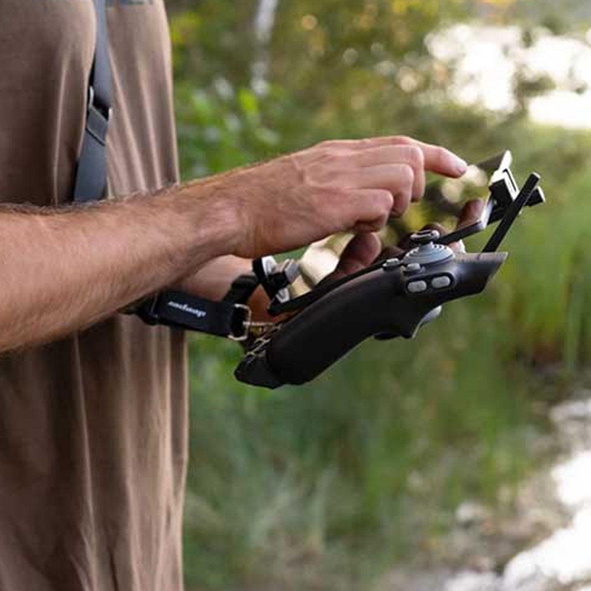 Deeper Quest Tablet And Remote Control Holder