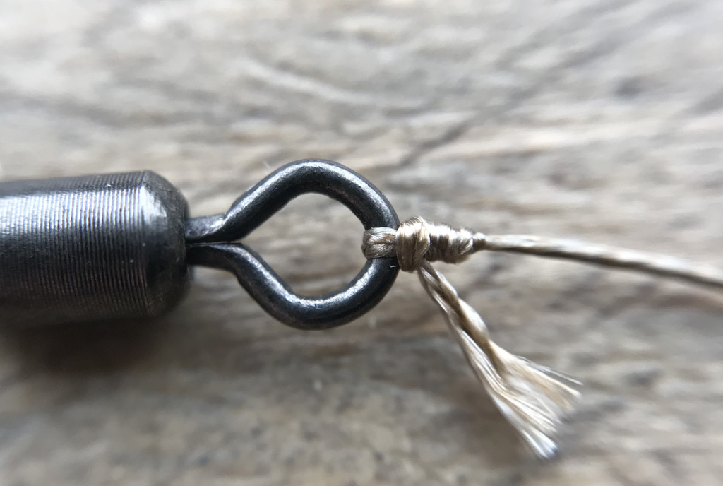 Bevestig een wartel aan je karperonderlijn.