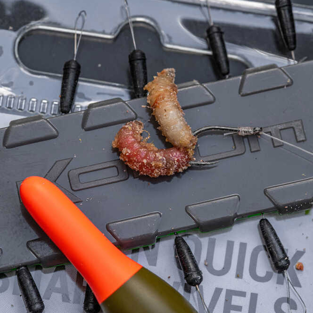 Korum Xpert Maggot Barbed Hooks To Nylon 30 CM