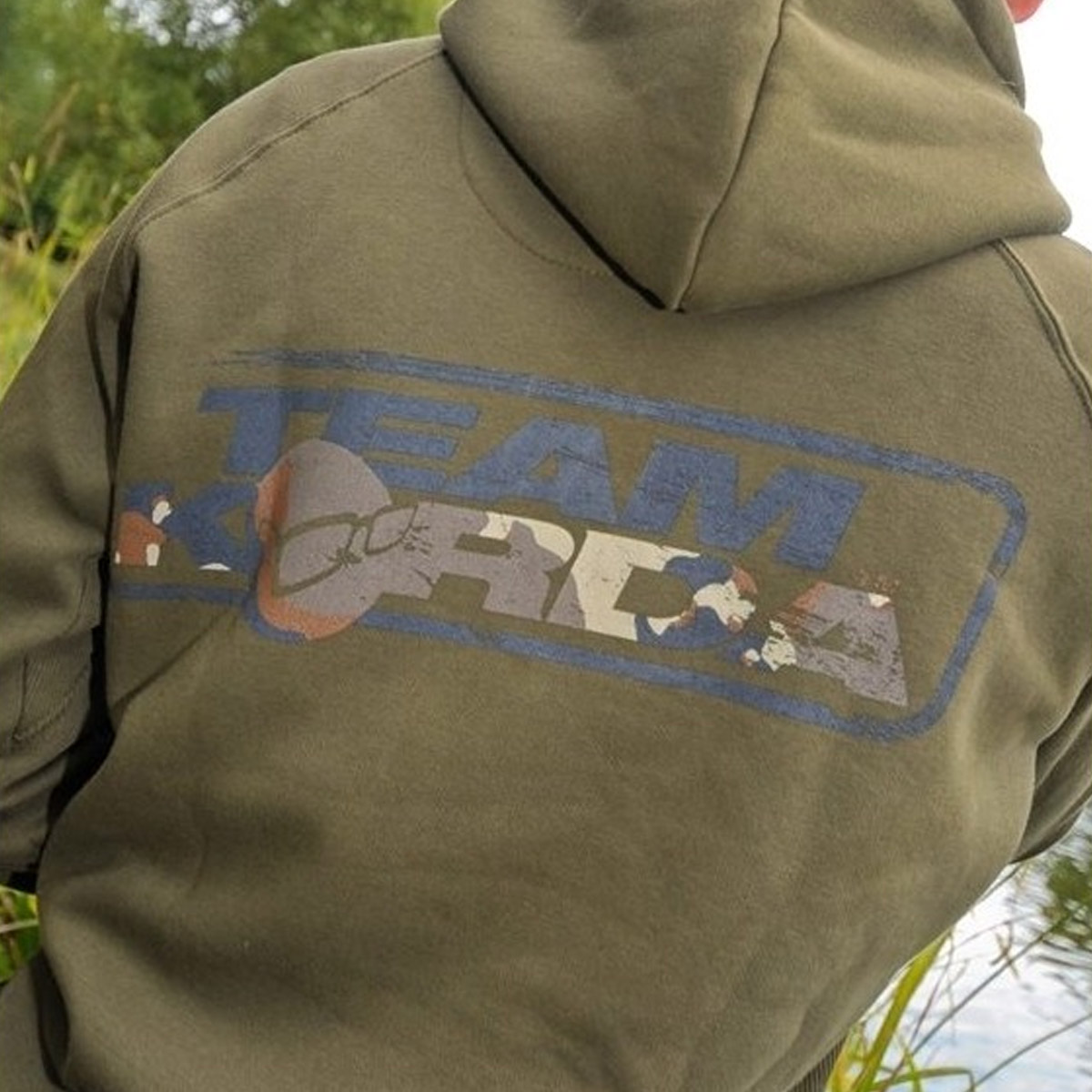 Sweat à capuche Korda Team Korda, vert olive foncé